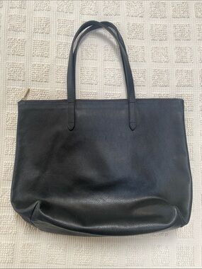 Cuyana zipper top large tote bag in black pebble leather